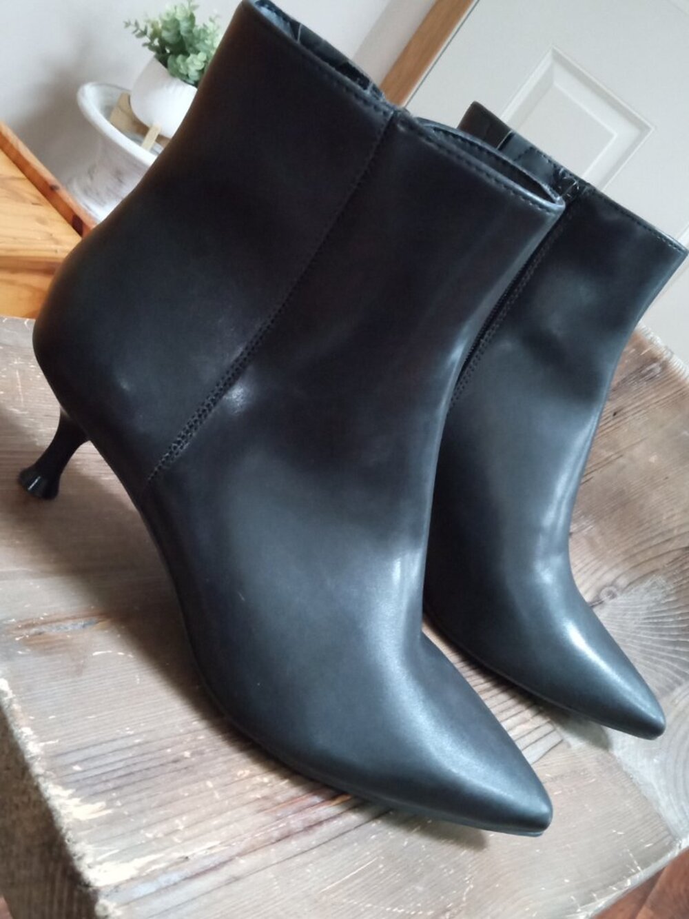 Rachel Zoe Women's Size 7.5 Genuine Leather Kitten Heal Ankle Boots NEW! - Picture 6 of 16